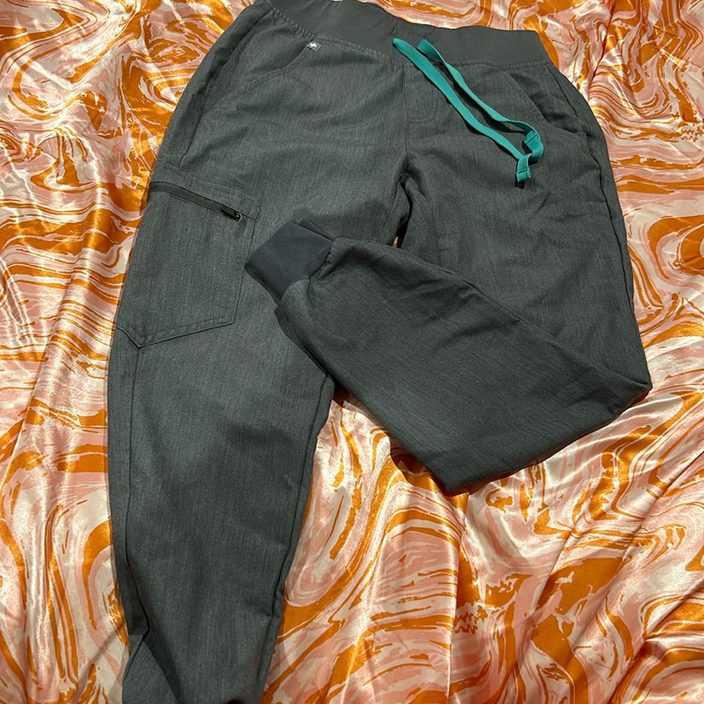 Grey figs joggers Petite XS offers accepted